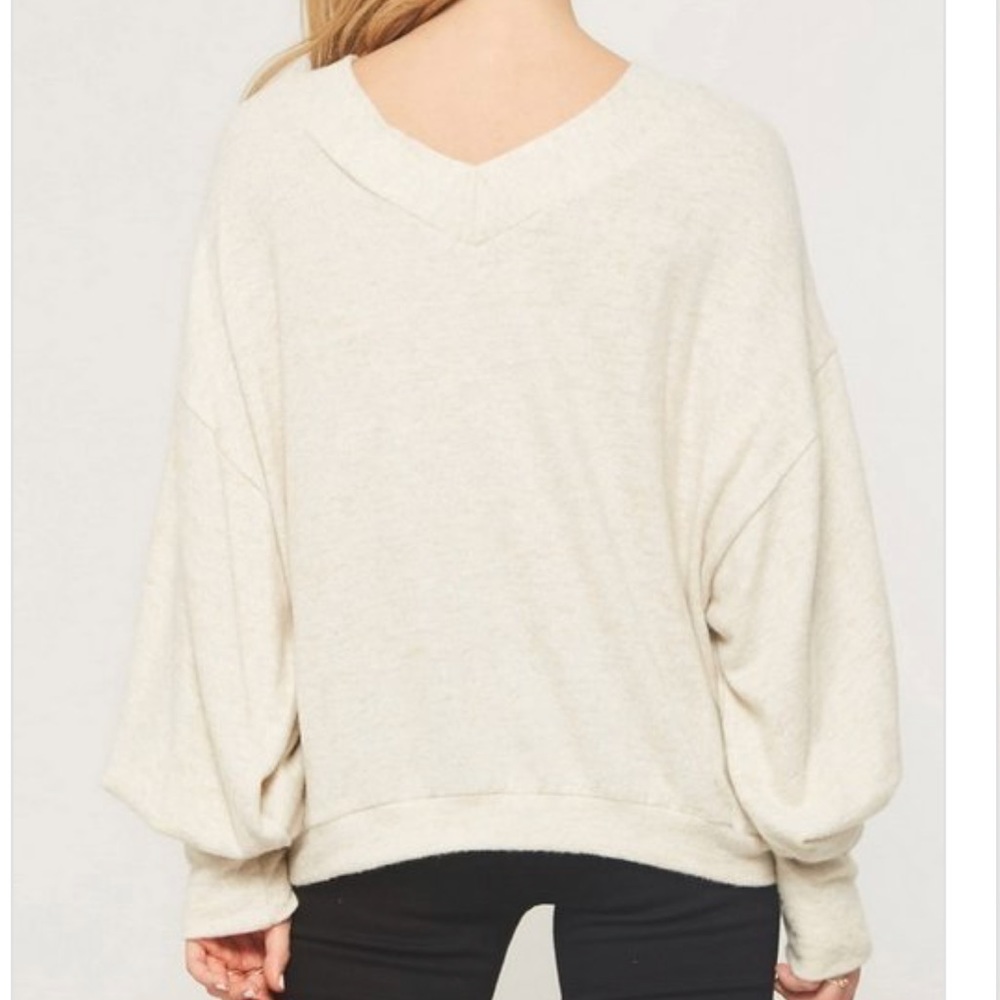 ✨LAST 1 Oatmeal bubble sleeve V neck hacci top - Picture 3 of 8